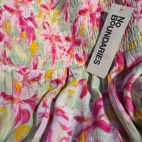 This is a very pretty floral dress - Picture 3 of 5